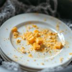 Motivos por los que el lavavajillas deja restos de comida